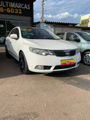 KIA CERATO 1.6 SX3 16V GASOLINA 4P AUTOMÁTICO KIA CERATO 1.6 SX3 16V GASOLINA 4P AUTOMÁTICO