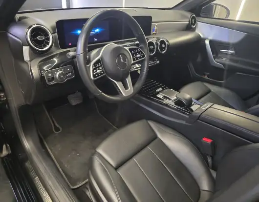 MERCEDES-BENZ-A 200-2019
