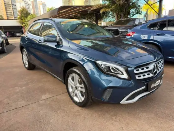MERCEDES-BENZ GLA 200 1.6 CGI FLEX STYLE 7G-DCT