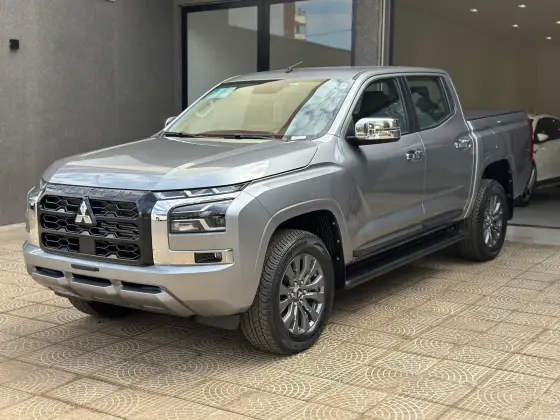 MITSUBISHI TRITON 2.4 BITURBO DIESEL CD HPE 4X4 AUTOMÁTICO MITSUBISHI TRITON 2.4 BITURBO DIESEL CD HPE 4X4 AUTOMÁTICO