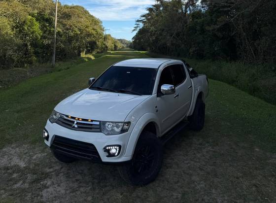 MITSUBISHI L200 TRITON 3.2 HPE 4X4 CD 16V TURBO INTERCOOLER DIESEL 4P AUTOMÁTICO