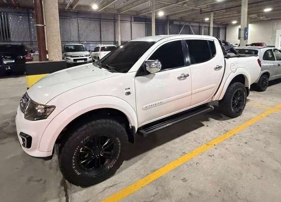 MITSUBISHI-L200 TRITON-2015