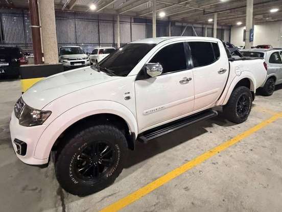MITSUBISHI-L200 TRITON-3.2 HPE 4X4 CD 16V TURBO INTERCOOLER DIESEL 4P AUTOMÁTICO MITSUBISHI-L200 TRITON-2015