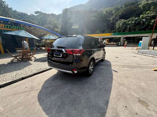 MITSUBISHI-OUTLANDER-2015