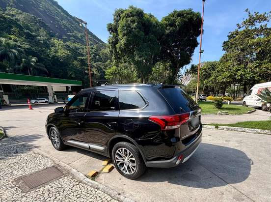 MITSUBISHI-OUTLANDER-2015