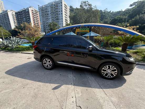MITSUBISHI-OUTLANDER-2015