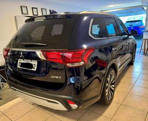 MITSUBISHI-OUTLANDER-2018