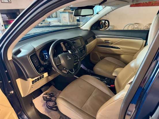 MITSUBISHI-OUTLANDER-3.0 MIVEC V6 GASOLINA HPE-S AWD AUTOMÁTICO MITSUBISHI-OUTLANDER-2018