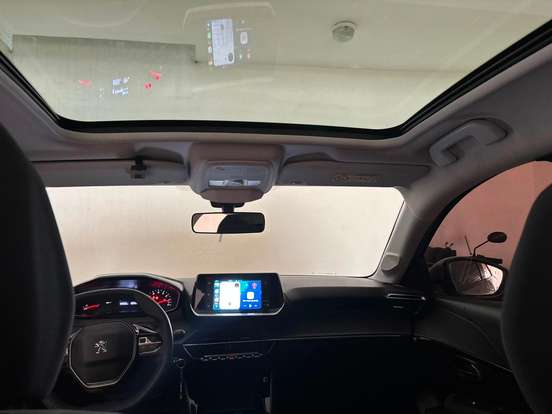 PEUGEOT-208-2021