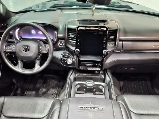 RAM-1500-5.7 V8 GASOLINA LIMITED NIGHT EDITION CD 4X4 AUTOMÁTICO RAM-1500-2024