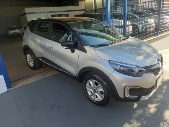 RENAULT CAPTUR 1.6 16V SCE FLEX LIFE X-TRONIC RENAULT CAPTUR 1.6 16V SCE FLEX LIFE X-TRONIC
