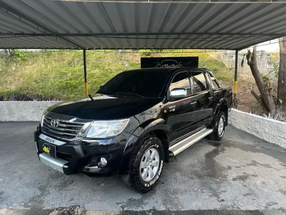 TOYOTA HILUX 2.7 SR 4X2 CD 16V FLEX 4P AUTOMÁTICO TOYOTA HILUX 2.7 SR 4X2 CD 16V FLEX 4P AUTOMÁTICO