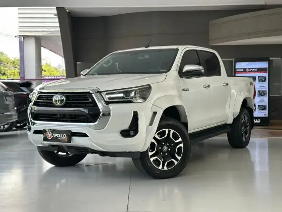 TOYOTA HILUX 2.8 D-4D TURBO DIESEL CD SRX PLUS 4X4 AUTOMÁTICO TOYOTA HILUX 2.8 D-4D TURBO DIESEL CD SRX PLUS 4X4 AUTOMÁTICO