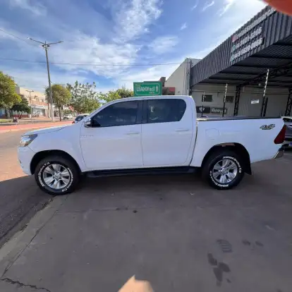 TOYOTA-HILUX-2.8 SRV 4X4 CD 16V DIESEL 4P AUTOMÁTICO TOYOTA-HILUX-2015