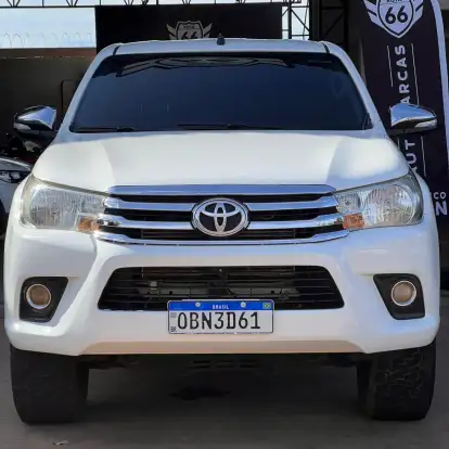 TOYOTA-HILUX-2015