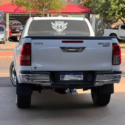 TOYOTA-HILUX-2015