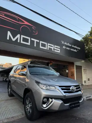 TOYOTA-HILUX SW4-2.7 SR 7 LUGARES 4X2 16V FLEX 4P AUTOMÁTICO TOYOTA-HILUX SW4-2017