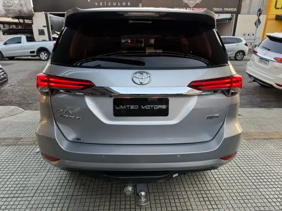 TOYOTA-HILUX SW4-2017
