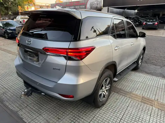 TOYOTA-HILUX SW4-2.7 SR 7 LUGARES 4X2 16V FLEX 4P AUTOMÁTICO TOYOTA-HILUX SW4-2017