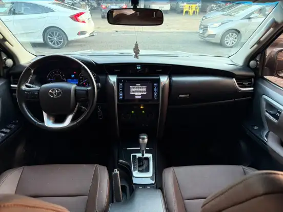 TOYOTA-HILUX SW4-2017