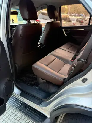 TOYOTA-HILUX SW4-2017