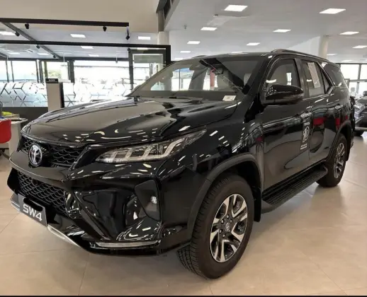 TOYOTA HILUX SW4 2.8 D-4D TURBO DIESEL DIAMOND 7L 4X4 AUTOMÁTICO TOYOTA HILUX SW4 2.8 D-4D TURBO DIESEL DIAMOND 7L 4X4 AUTOMÁTICO