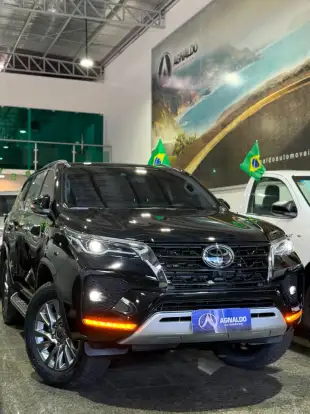 TOYOTA-HILUX SW4-2023