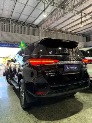 TOYOTA-HILUX SW4-2023