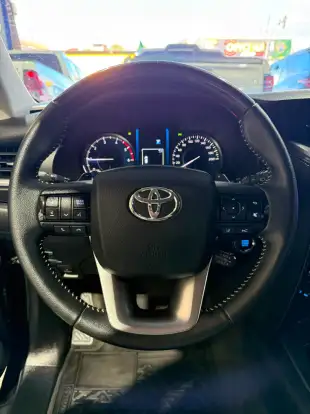 TOYOTA-HILUX SW4-2023