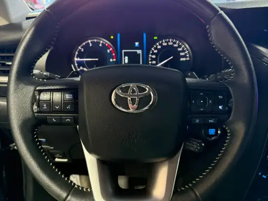 TOYOTA-HILUX SW4-2.8 D-4D TURBO DIESEL SRX 7L 4X4 AUTOMÁTICO TOYOTA-HILUX SW4-2023