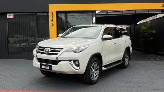 TOYOTA HILUX SW4 2.8 SRX 4X4 7 LUGARES 16V TURBO INTERCOOLER DIESEL 4P AUTOMÁTICO