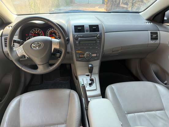 TOYOTA-COROLLA-2010