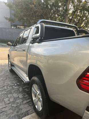 TOYOTA-HILUX-2.7 SR 4X2 CD 16V FLEX 4P MANUAL TOYOTA-HILUX-2017