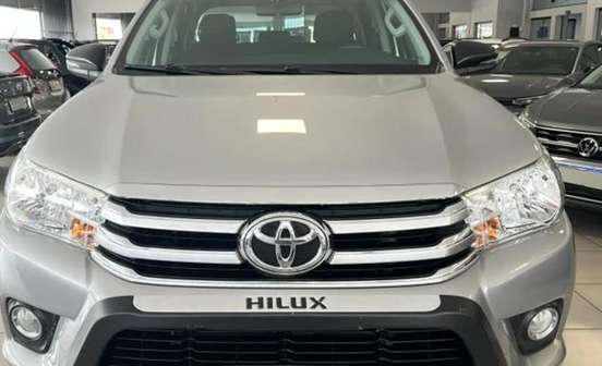 TOYOTA-HILUX-2.7 SR 4X2 CD 16V FLEX 4P MANUAL TOYOTA-HILUX-2017