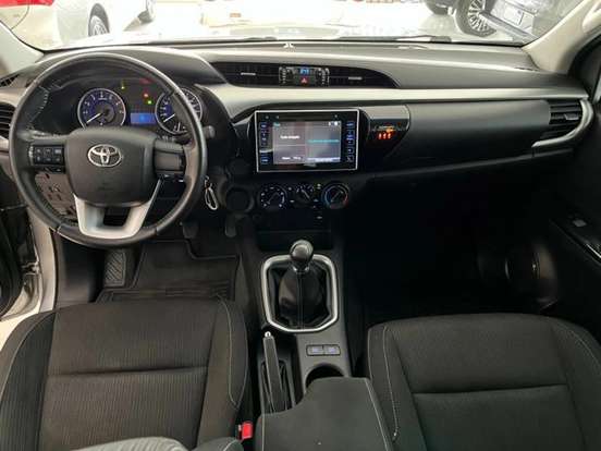 TOYOTA-HILUX-2.7 SR 4X2 CD 16V FLEX 4P MANUAL TOYOTA-HILUX-2017