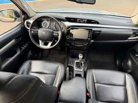 TOYOTA-HILUX-2021