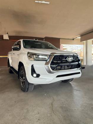 TOYOTA HILUX 2.8 D-4D TURBO DIESEL CD SRX 4X4 AUTOMÁTICO