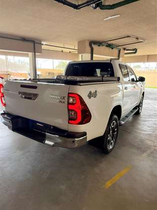 TOYOTA-HILUX-2.8 D-4D TURBO DIESEL CD SRX 4X4 AUTOMÁTICO TOYOTA-HILUX-2025