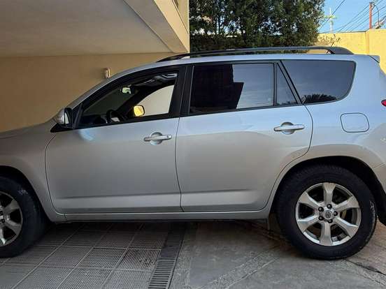 TOYOTA-RAV4-2.4 4X4 16V GASOLINA 4P AUTOMÁTICO TOYOTA-RAV4-2011