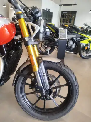 TRIUMPH-SCRAMBLER 400 X-2025