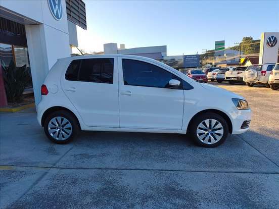 VOLKSWAGEN-FOX-2015