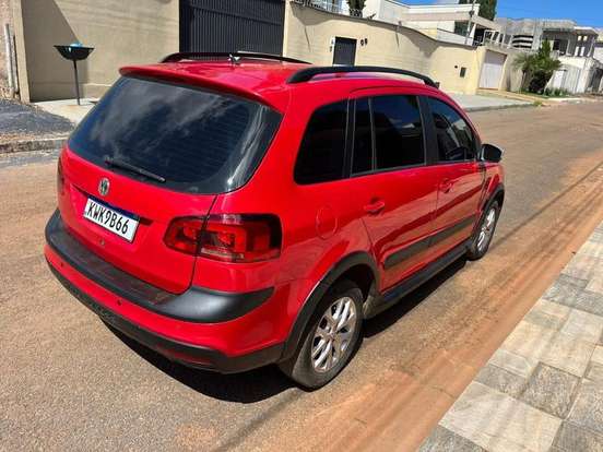 VOLKSWAGEN-SPACEFOX-2013