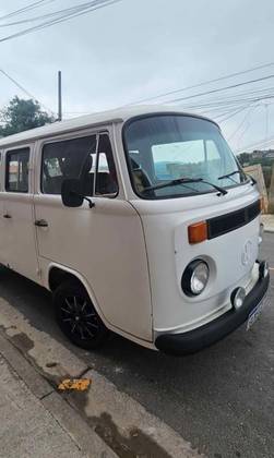 VOLKSWAGEN KOMBI 1.6 LUXO 8V GASOLINA 3P MANUAL
