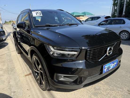 VOLVO-XC40-2019