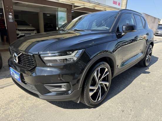 VOLVO-XC40-2019