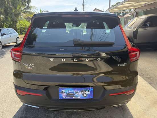 VOLVO-XC40-2019