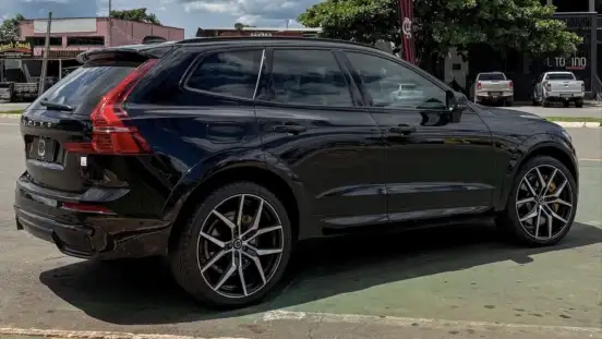 VOLVO-XC60-2023