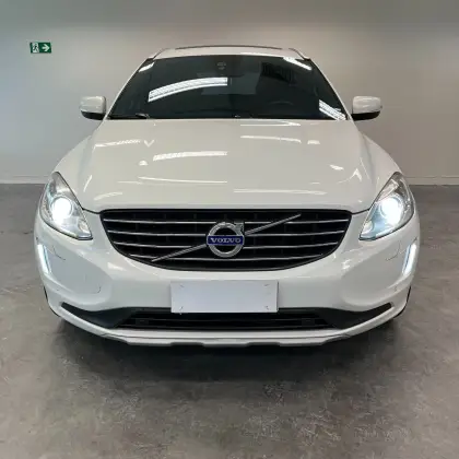 VOLVO XC60 2.4 D5 MOMENTUM DIESEL AWD 4P AUTOMÁTICO VOLVO XC60 2.4 D5 MOMENTUM DIESEL AWD 4P AUTOMÁTICO