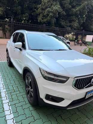 VOLVO-XC40-2021