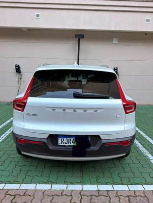 VOLVO-XC40-2021